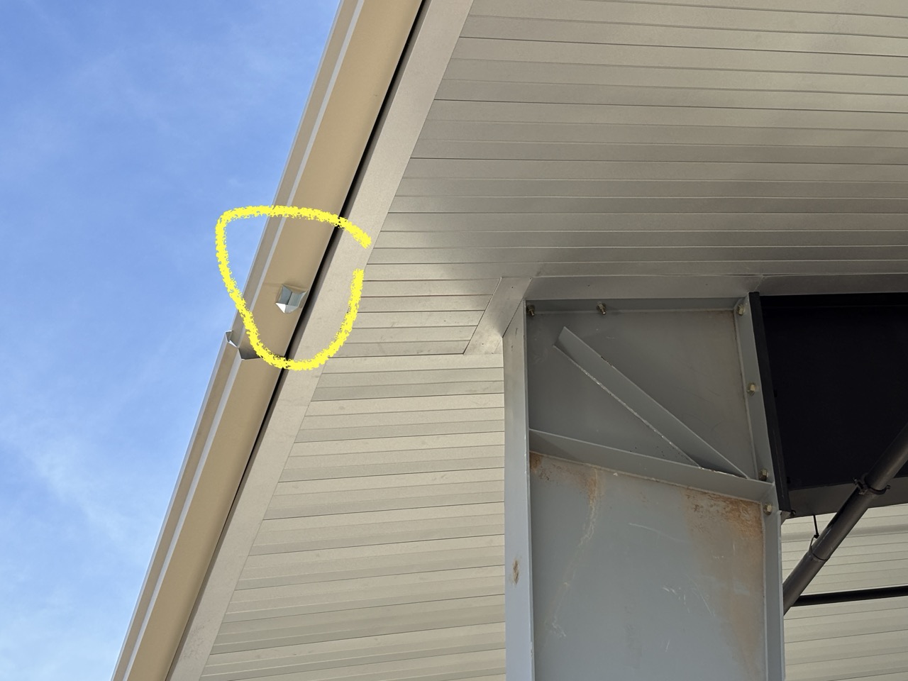 Episode 40: Glass, Pops of Color… and One Confusing Video Tour