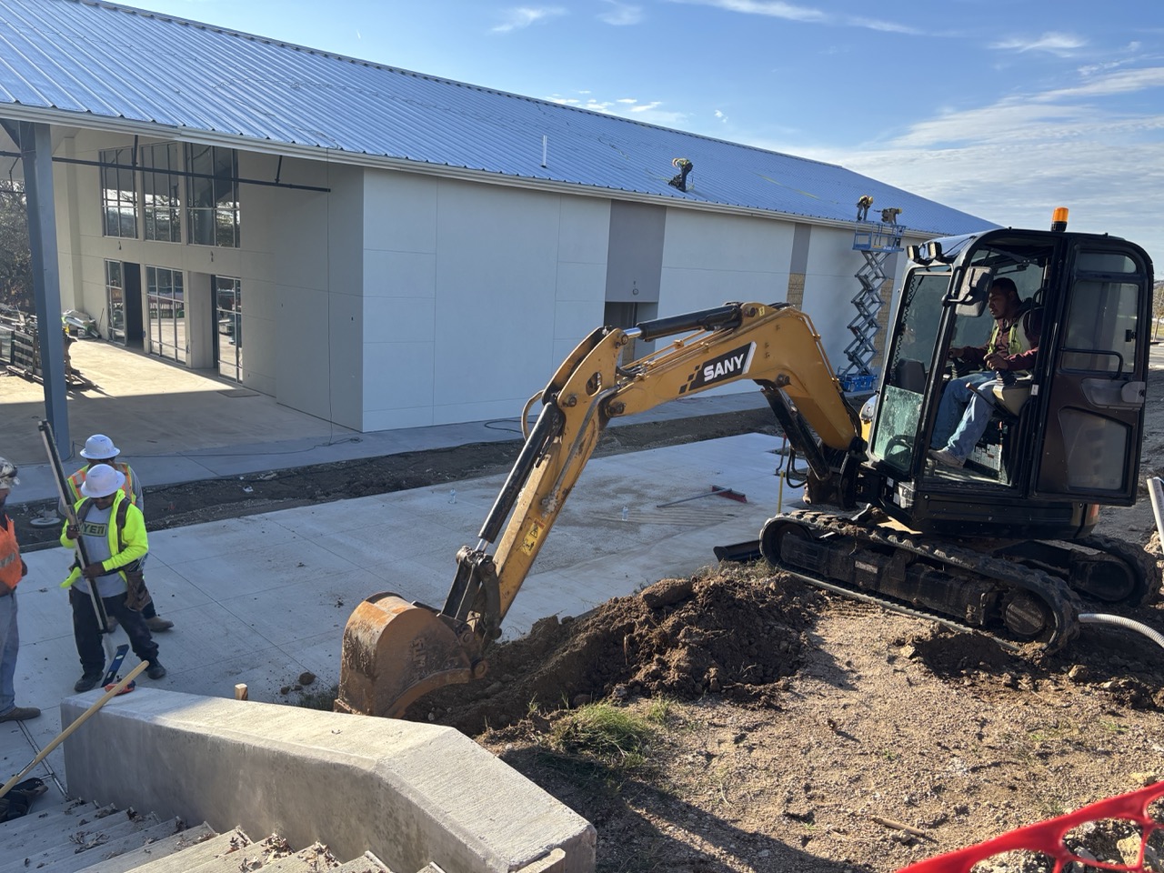 Episode 40: Glass, Pops of Color… and One Confusing Video Tour